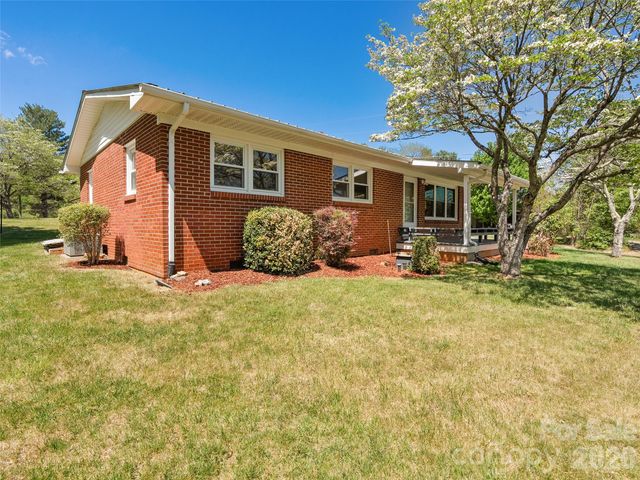 17 W Farley Street, Waynesville, NC 28786