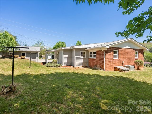 17 W Farley Street, Waynesville, NC 28786