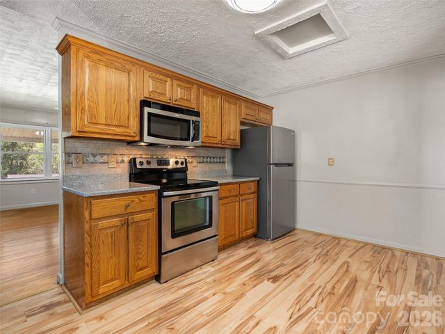 17 W Farley Street, Waynesville, NC 28786