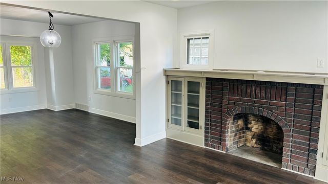 106 E Liberty Street, Girard, OH 44420