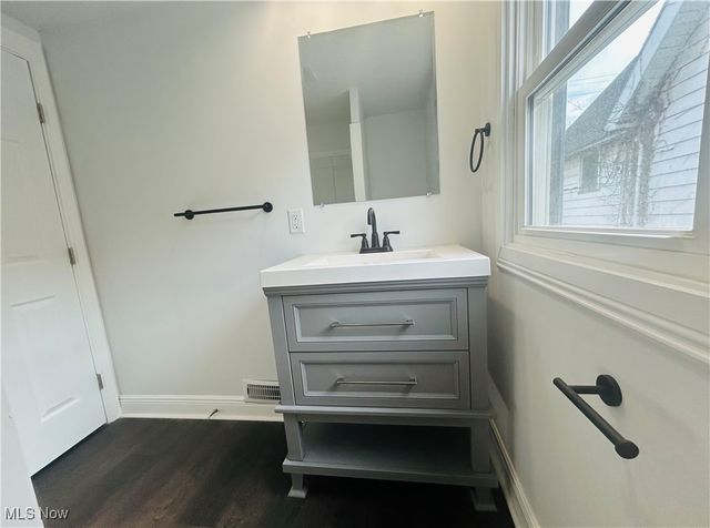 106 E Liberty Street, Girard, OH 44420