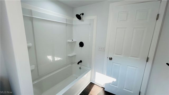 106 E Liberty Street, Girard, OH 44420