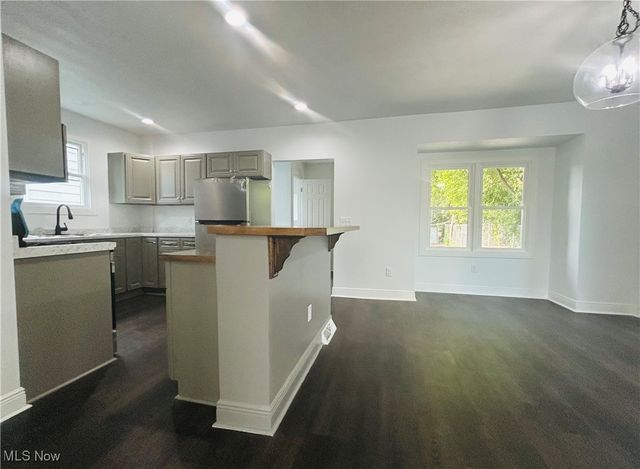 106 E Liberty Street, Girard, OH 44420