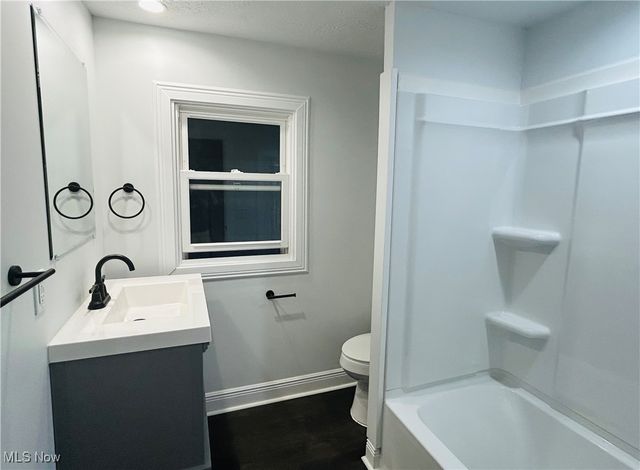 106 E Liberty Street, Girard, OH 44420