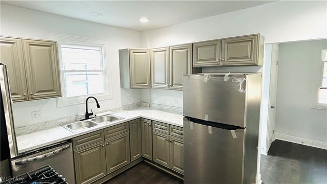 106 E Liberty Street, Girard, OH 44420