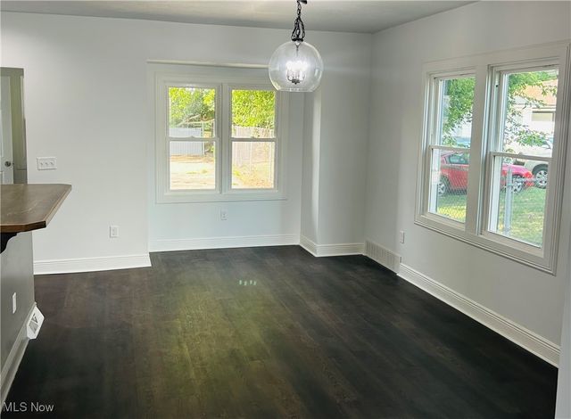 106 E Liberty Street, Girard, OH 44420