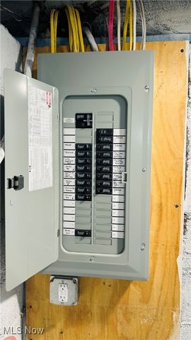 106 E Liberty Street, Girard, OH 44420