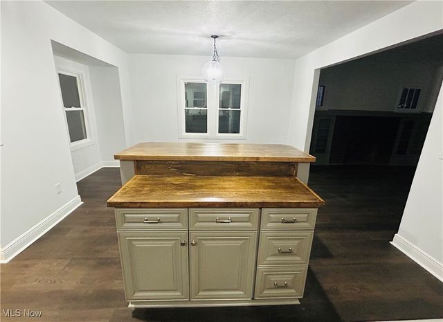 106 E Liberty Street, Girard, OH 44420