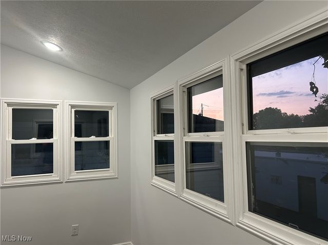 106 E Liberty Street, Girard, OH 44420