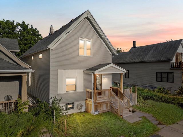 3558 N 11th STREET, Milwaukee, WI 53206
