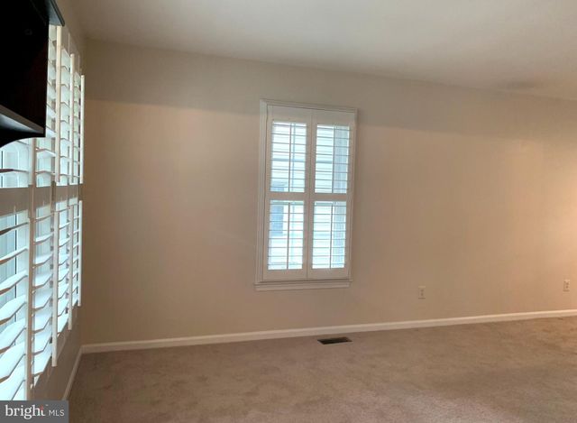 5606 LIGHT INFANTRY DR, Burke, VA 22015