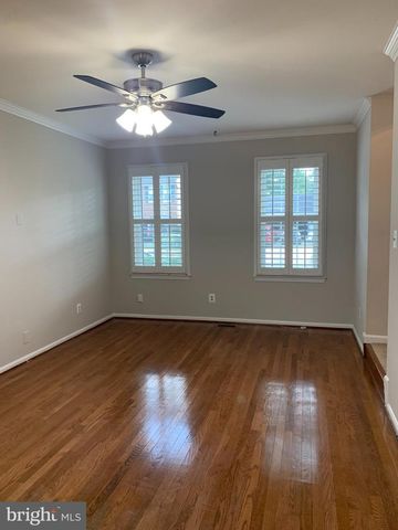 5606 LIGHT INFANTRY DR, Burke, VA 22015