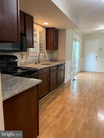 5606 LIGHT INFANTRY DR, Burke, VA 22015