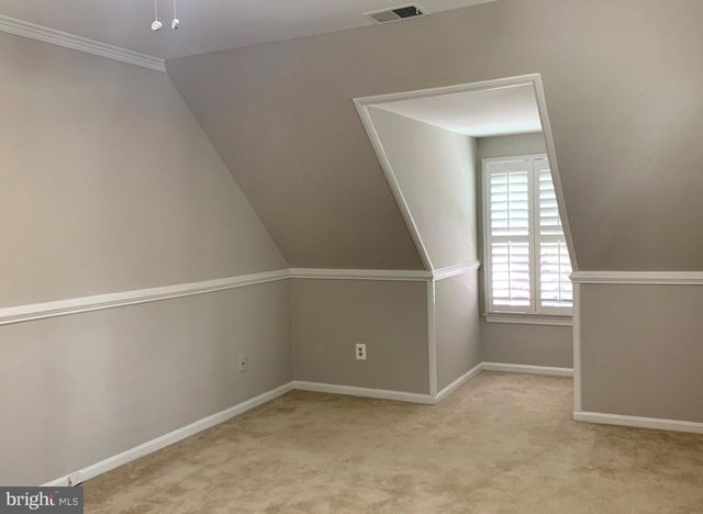 5606 LIGHT INFANTRY DR, Burke, VA 22015