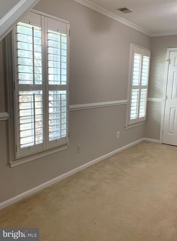 5606 LIGHT INFANTRY DR, Burke, VA 22015