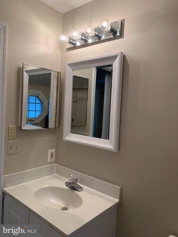 5606 LIGHT INFANTRY DR, Burke, VA 22015