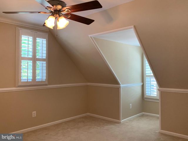 5606 LIGHT INFANTRY DR, Burke, VA 22015