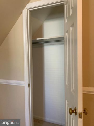 5606 LIGHT INFANTRY DR, Burke, VA 22015