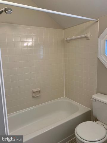 5606 LIGHT INFANTRY DR, Burke, VA 22015