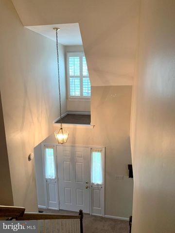 5606 LIGHT INFANTRY DR, Burke, VA 22015