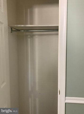 5606 LIGHT INFANTRY DR, Burke, VA 22015