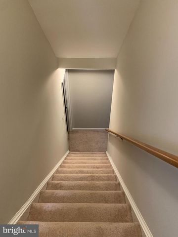 5606 LIGHT INFANTRY DR, Burke, VA 22015