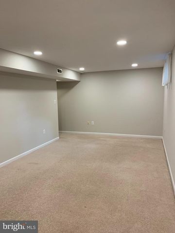 5606 LIGHT INFANTRY DR, Burke, VA 22015