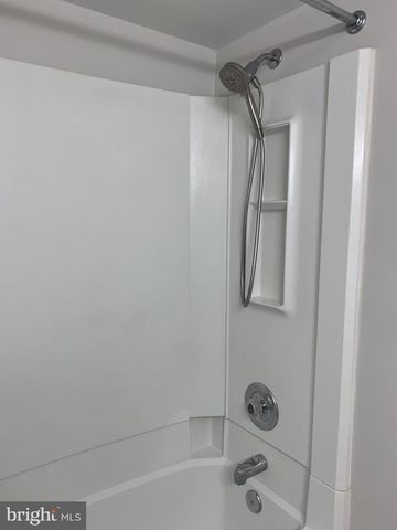 5606 LIGHT INFANTRY DR, Burke, VA 22015