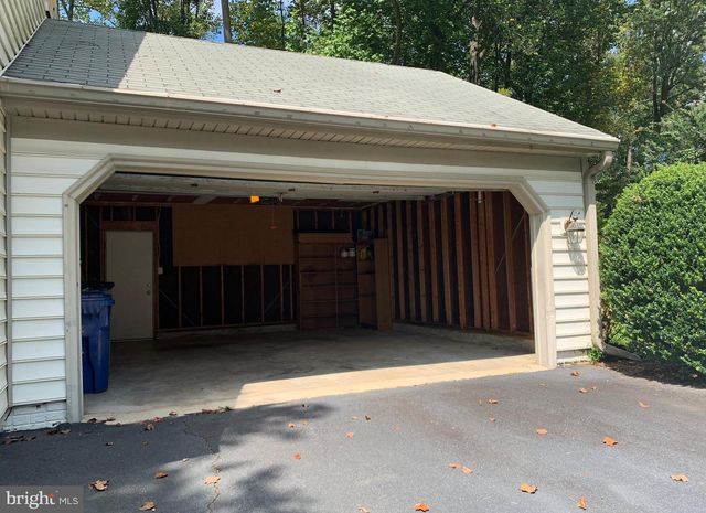 5606 LIGHT INFANTRY DR, Burke, VA 22015