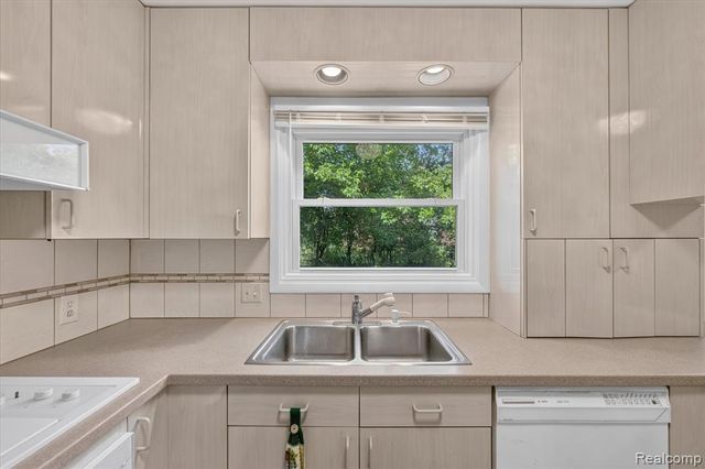 29653 Club House Lane, Farmington Hills, MI 48334