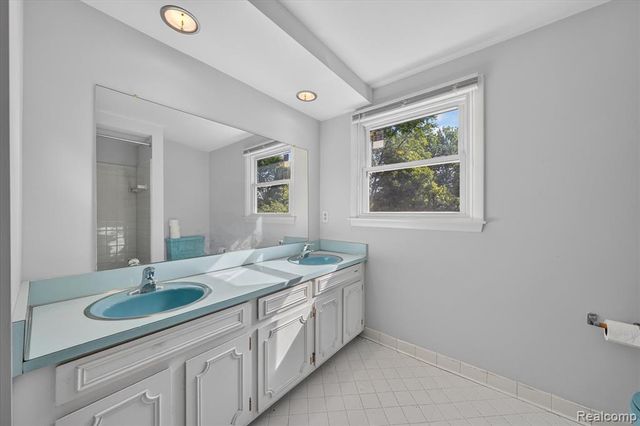 29653 Club House Lane, Farmington Hills, MI 48334