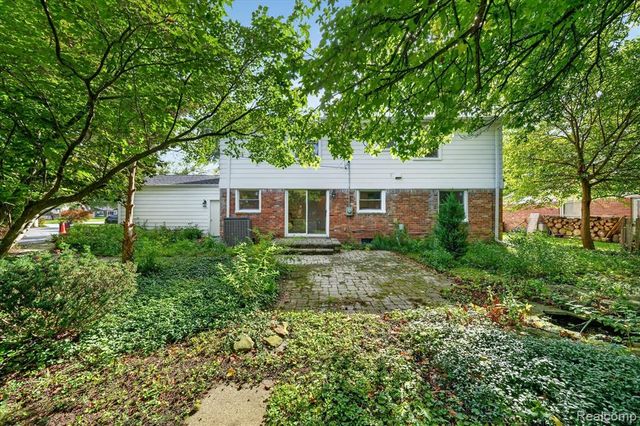 29653 Club House Lane, Farmington Hills, MI 48334