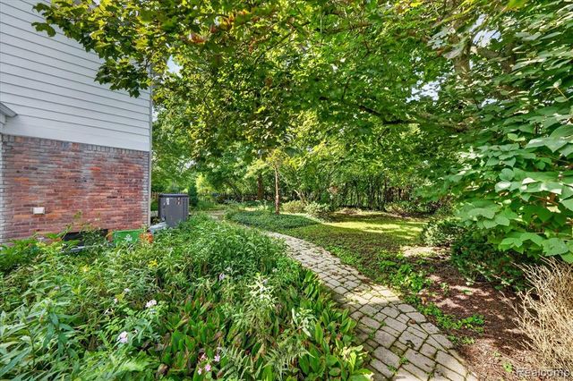 29653 Club House Lane, Farmington Hills, MI 48334