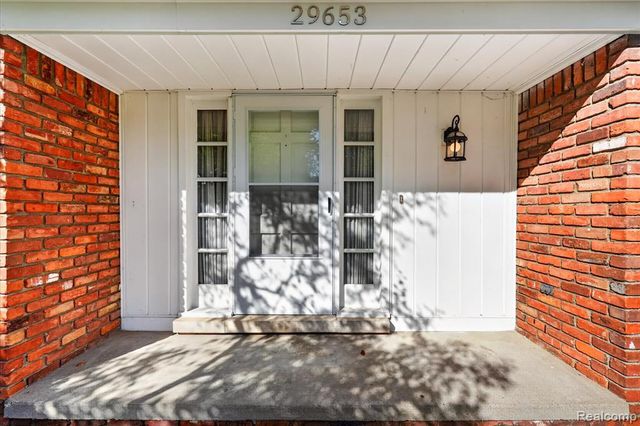 29653 Club House Lane, Farmington Hills, MI 48334