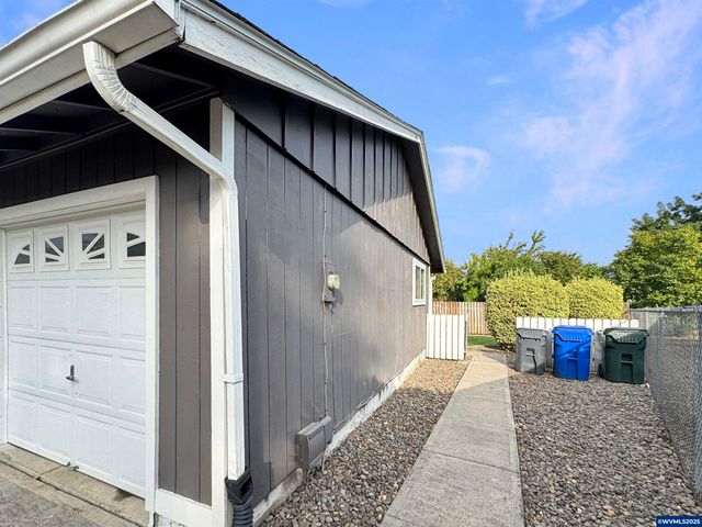 4796 Campus Ct NE, Salem, OR 97305