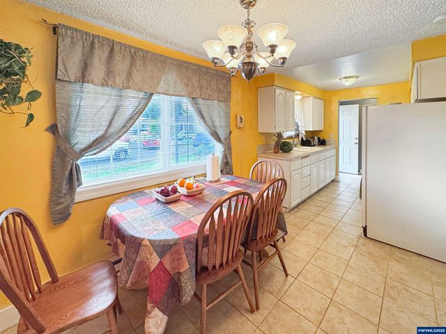 4796 Campus Ct NE, Salem, OR 97305