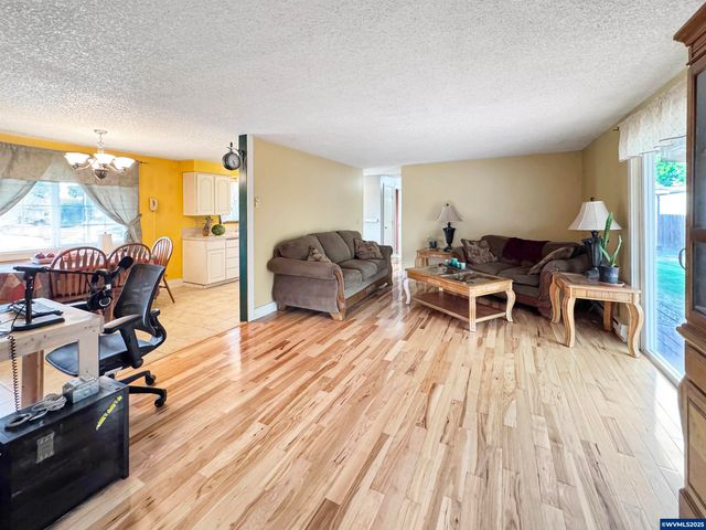 4796 Campus Ct NE, Salem, OR 97305