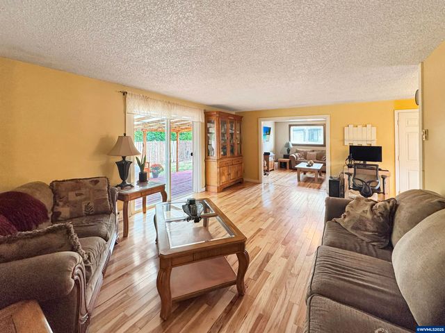 4796 Campus Ct NE, Salem, OR 97305