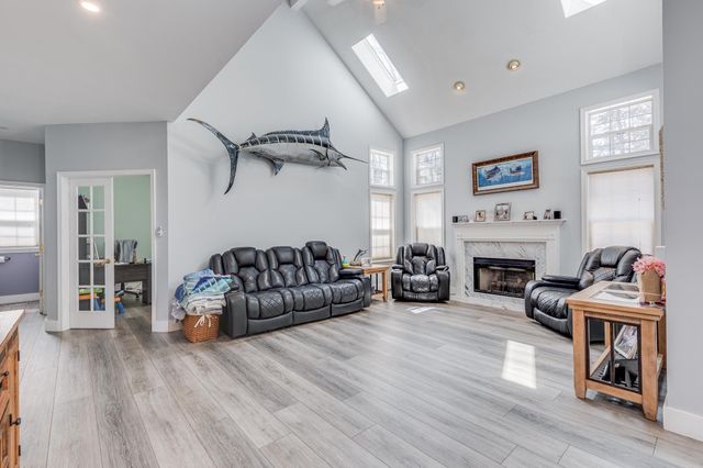 420 TUCKERTON ROAD, Medford, NJ 08055