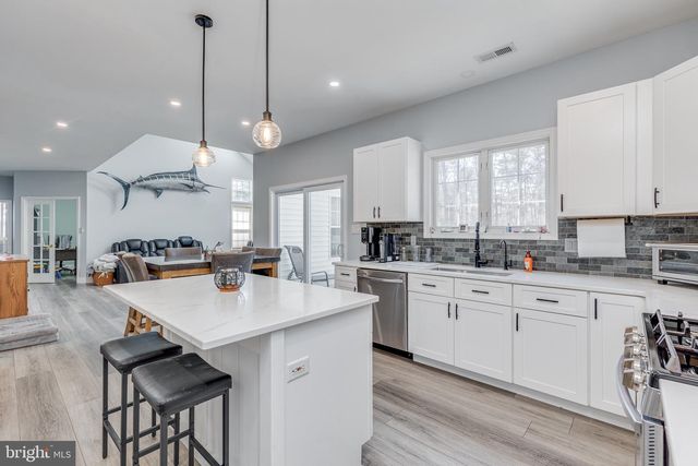 420 TUCKERTON ROAD, Medford, NJ 08055