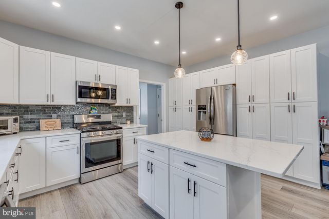 420 TUCKERTON ROAD, Medford, NJ 08055