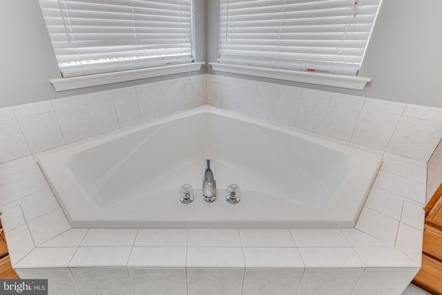 420 TUCKERTON ROAD, Medford, NJ 08055