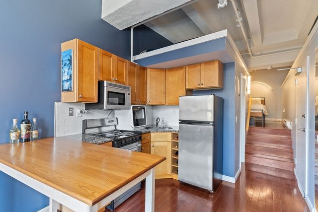 12 Stoneholm St 318, Boston, MA 02115