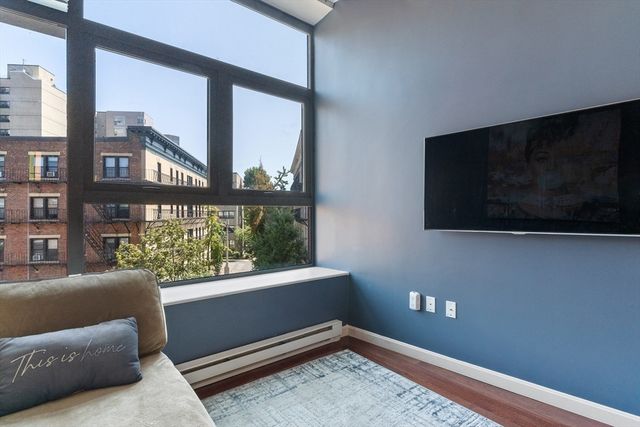 12 Stoneholm St 318, Boston, MA 02115