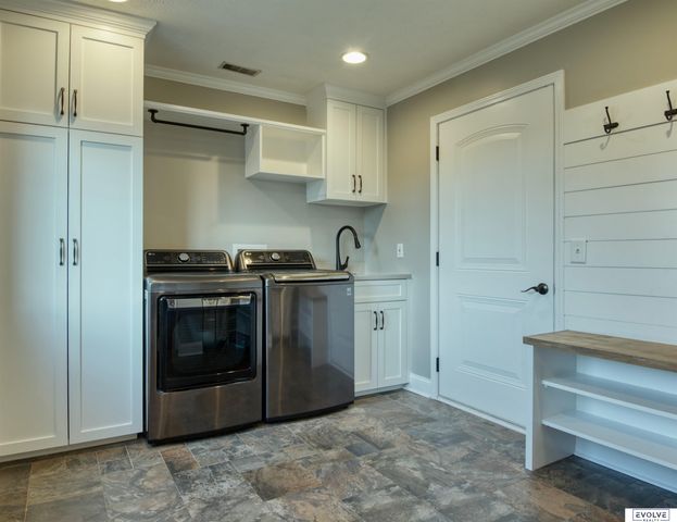 4380 S 152 Circle, Omaha, NE 68137