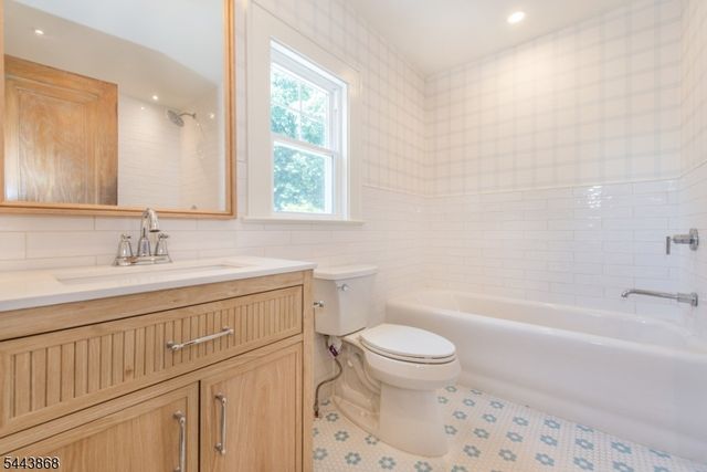 115 Overlook Ter, Bloomfield Twp., NJ 07003