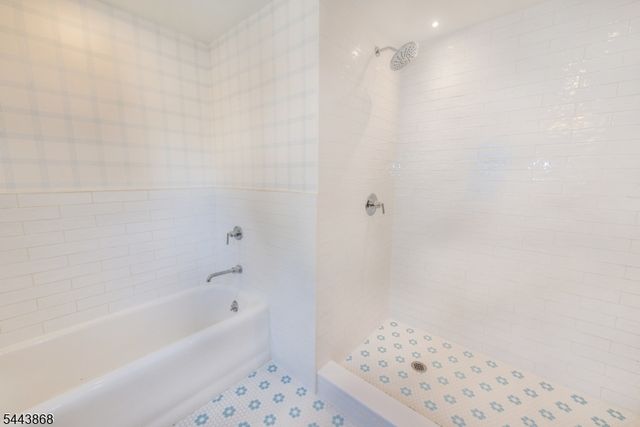 115 Overlook Ter, Bloomfield Twp., NJ 07003