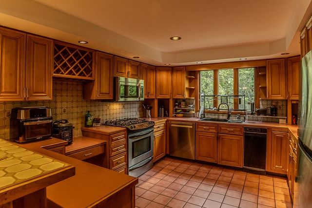 68 Davis Rd., Westport, MA 02790