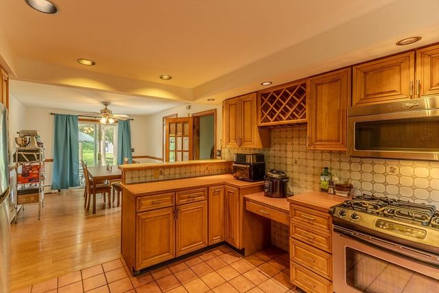 68 Davis Rd., Westport, MA 02790