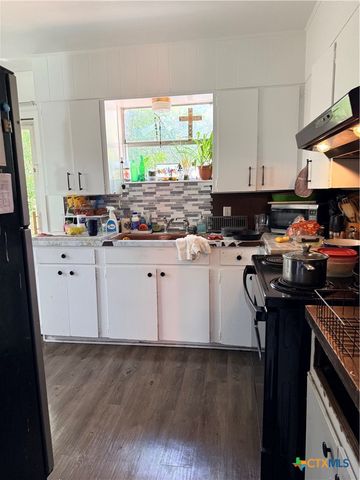 1114 Reyes Street, San Marcos, TX 78666
